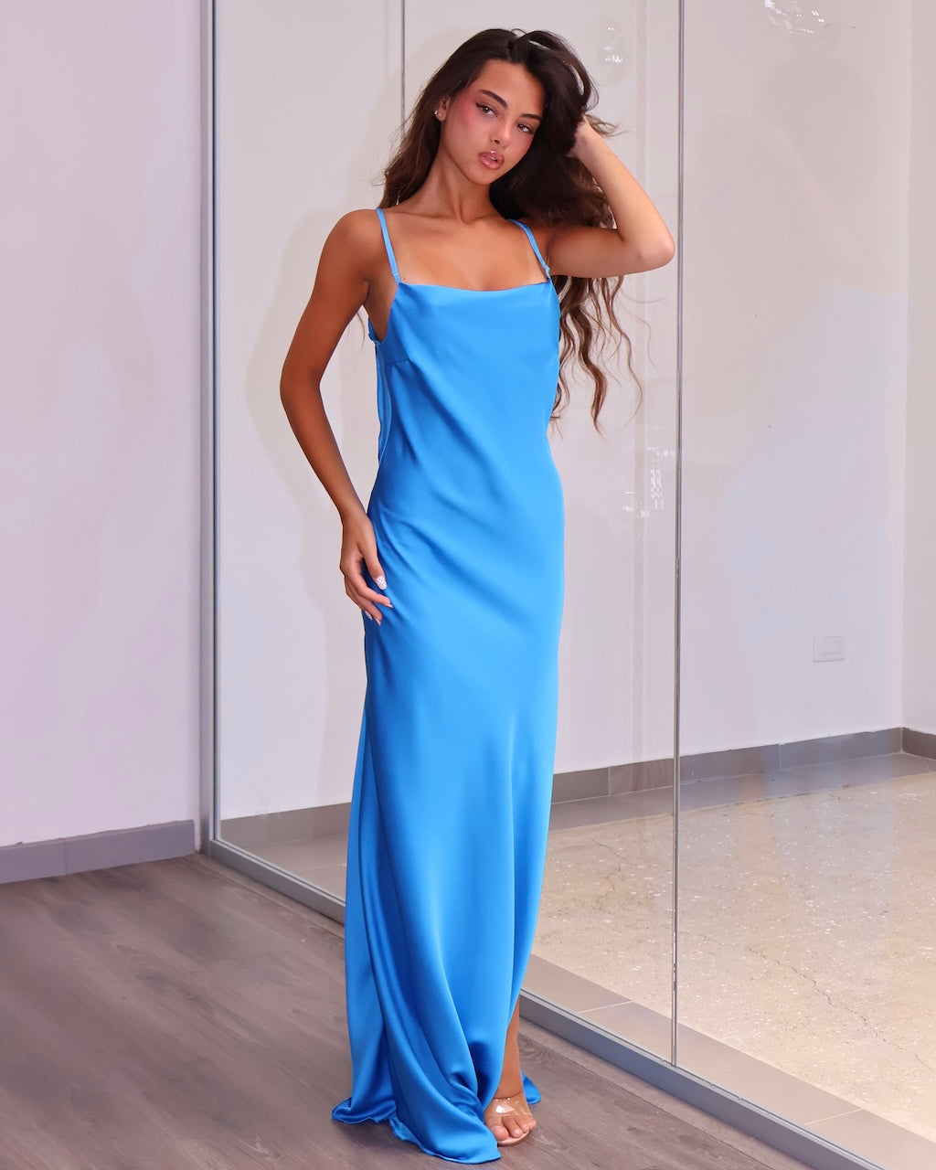 DRESS V.