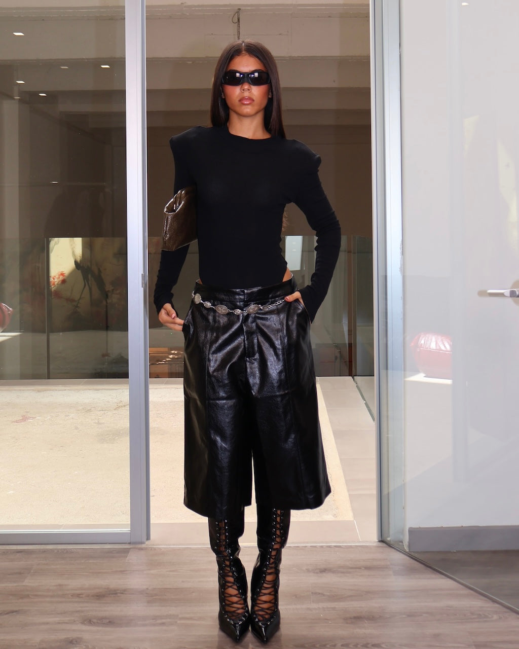 BERMUDAS NEGRAS AJUSTADAS