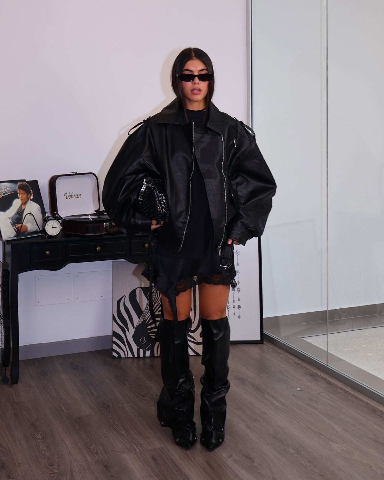 CHAQUETA NEGRA VENOM