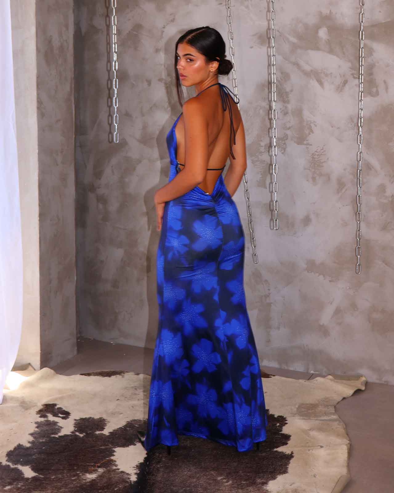 DRESS PARTICULAR