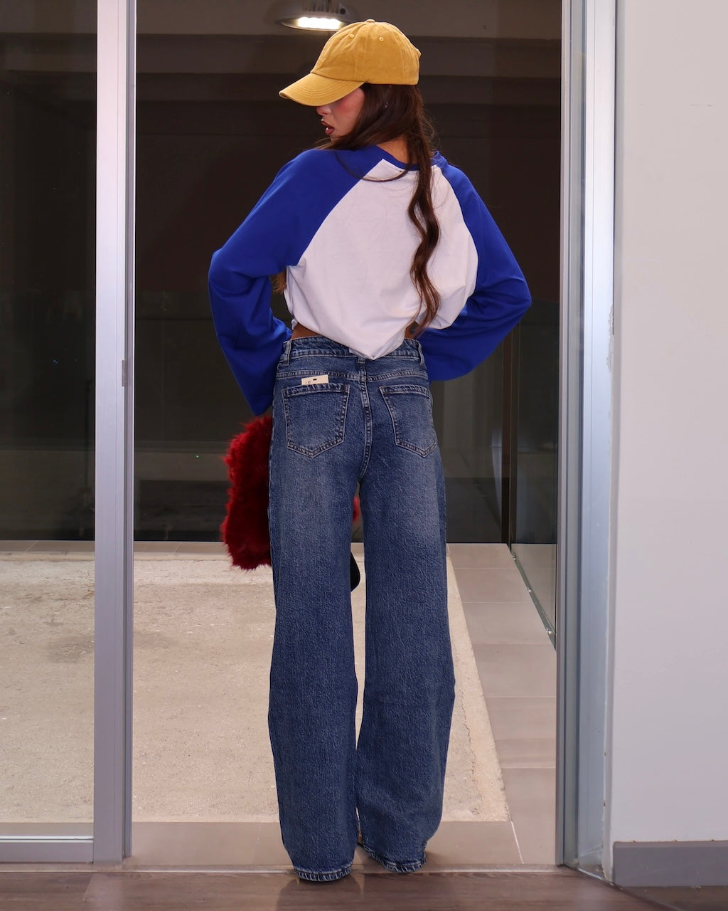 JEANS POSER