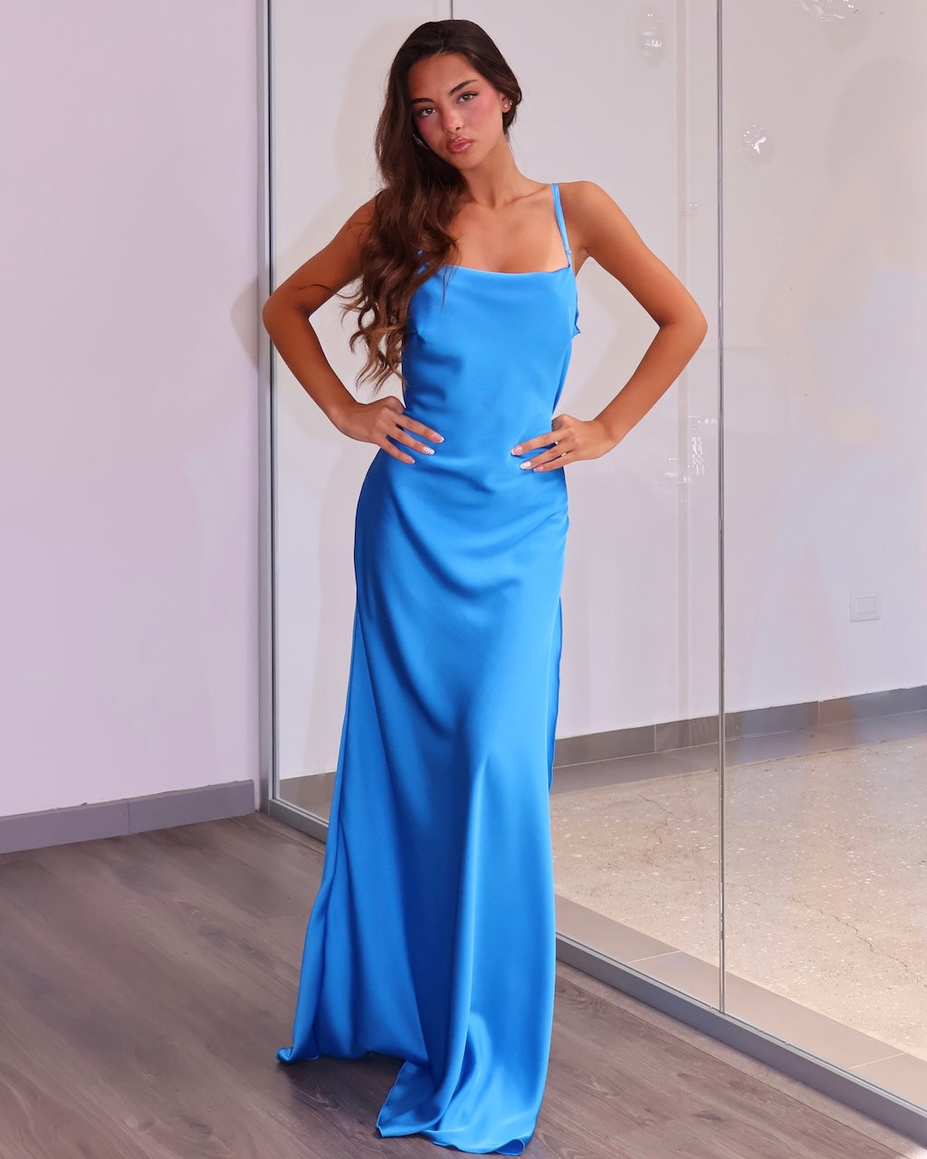 DRESS V.