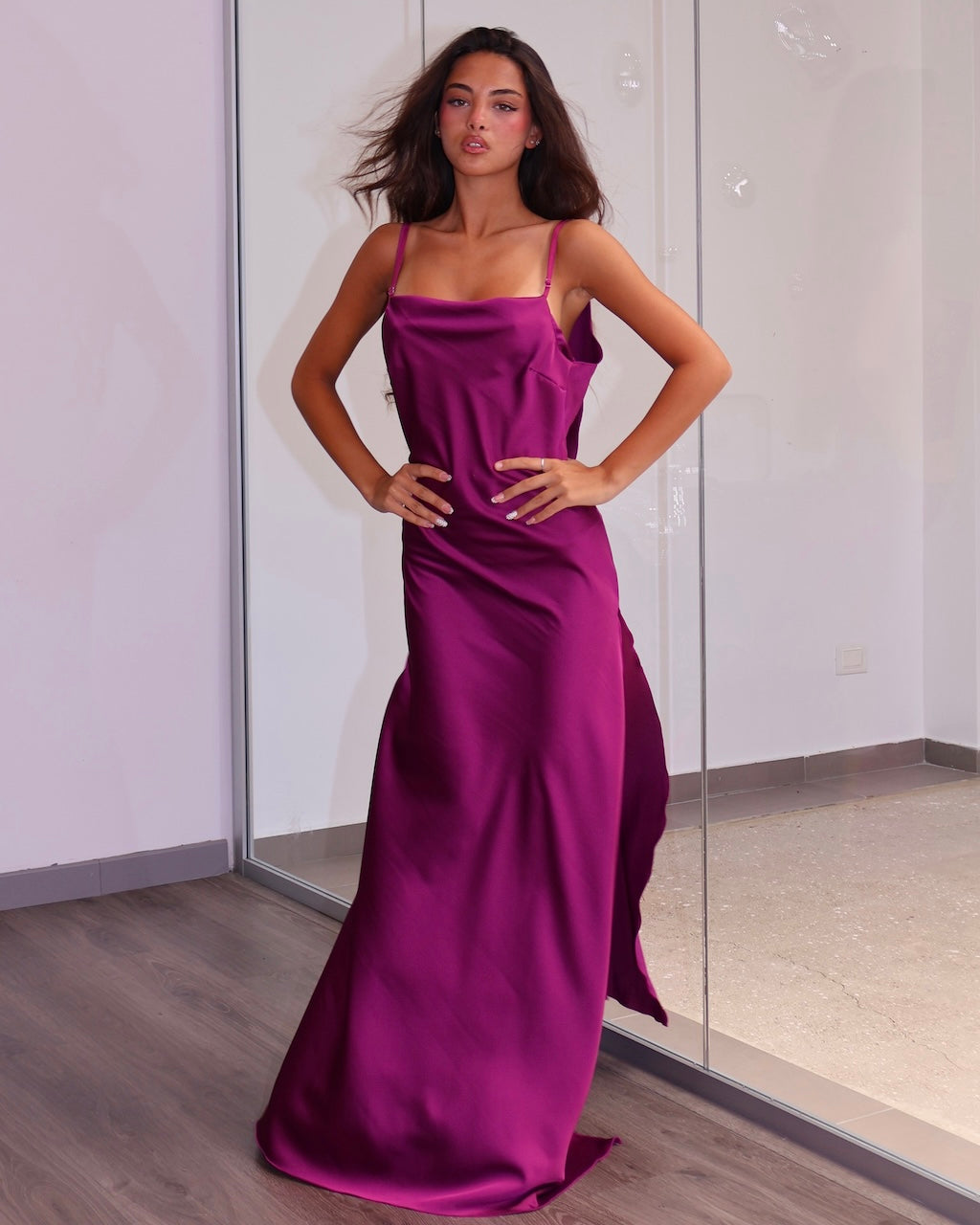DRESS V.