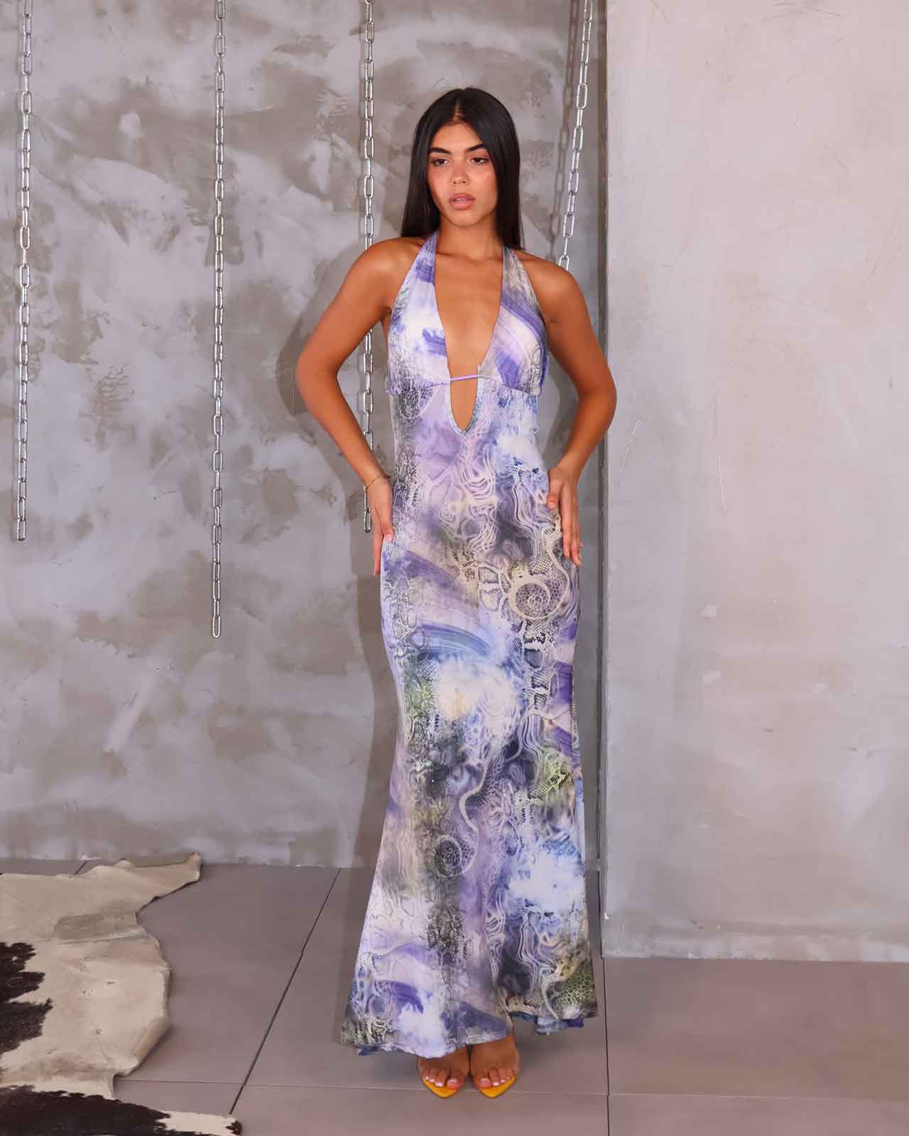 DRESS PARTICULAR