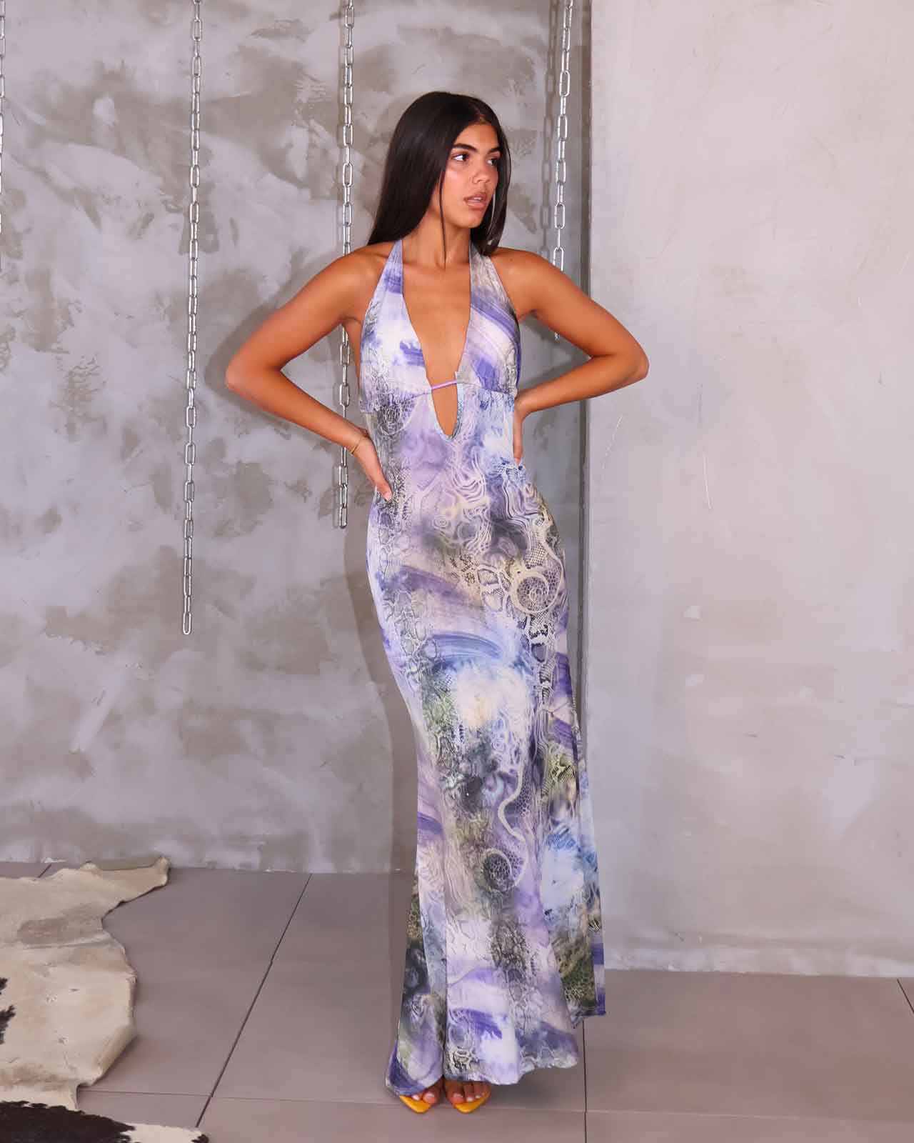 DRESS PARTICULAR