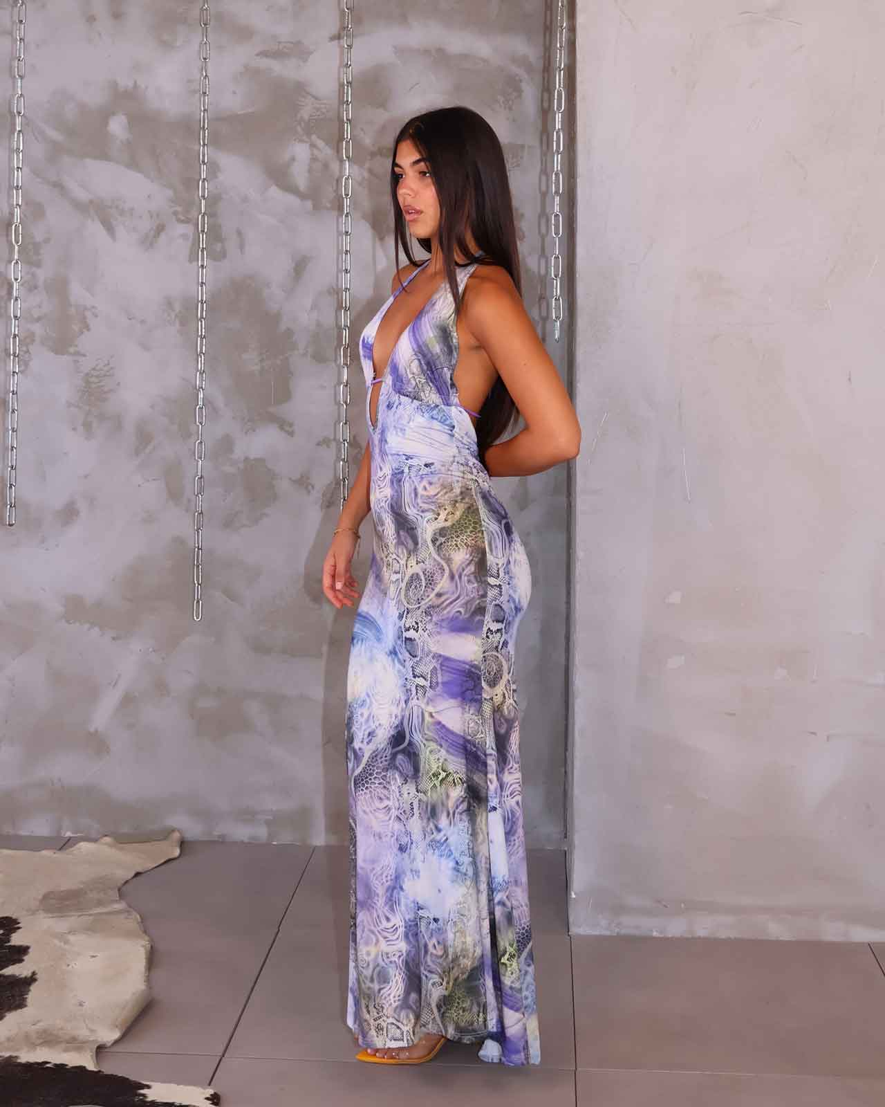 DRESS PARTICULAR