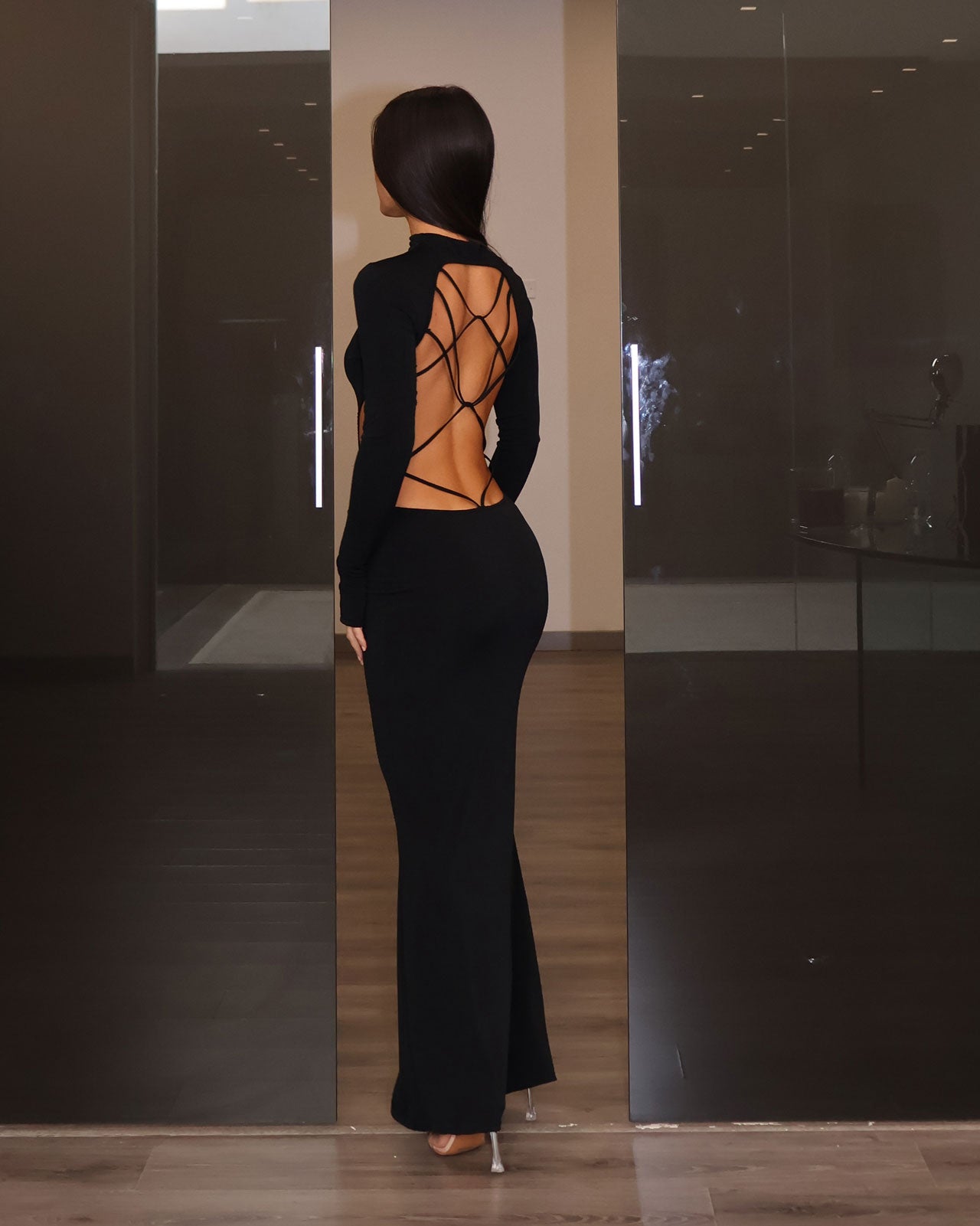 DRESS SHOW ME