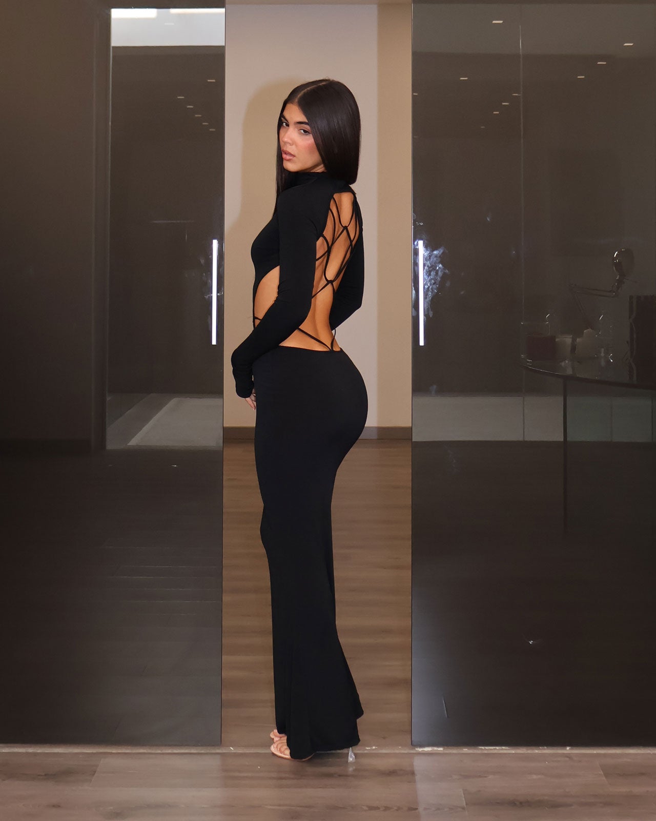 DRESS SHOW ME