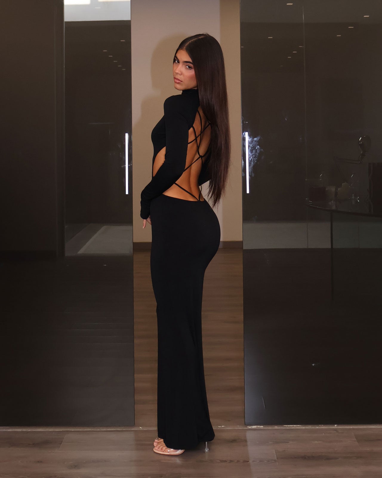 DRESS SHOW ME