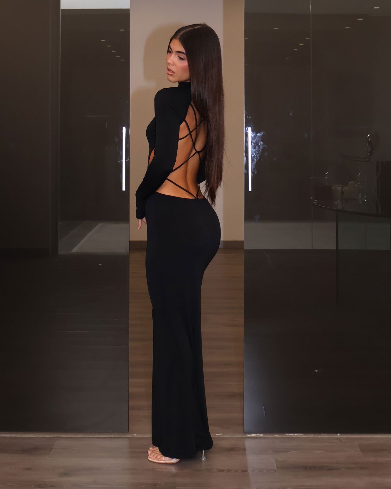 DRESS SHOW ME